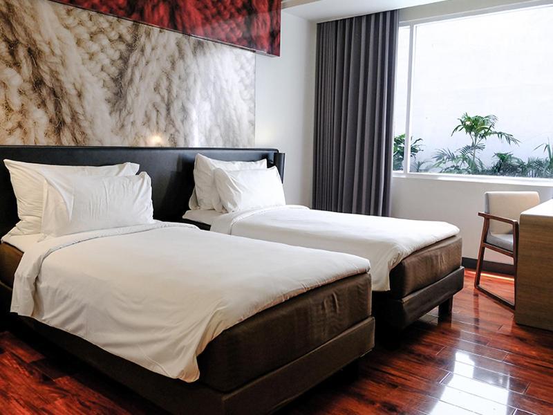 Malyabhara Hotel - Formerly Ibis Malioboro Jogjakarta Buitenkant foto